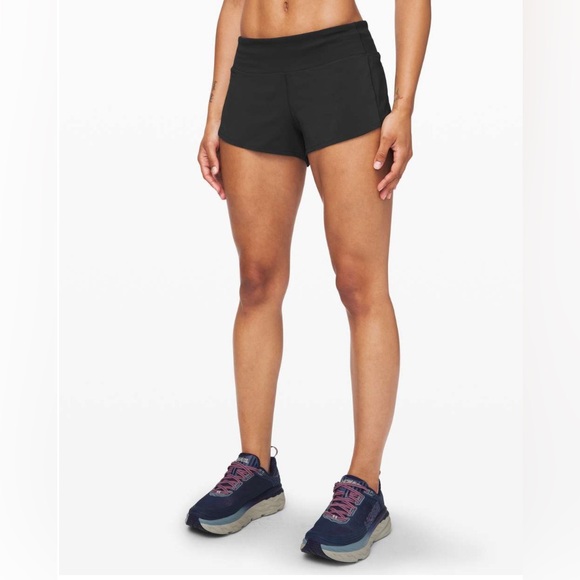 Lululemon SPEED UP SHORT low rise 2.5” - Picture 2 of 5